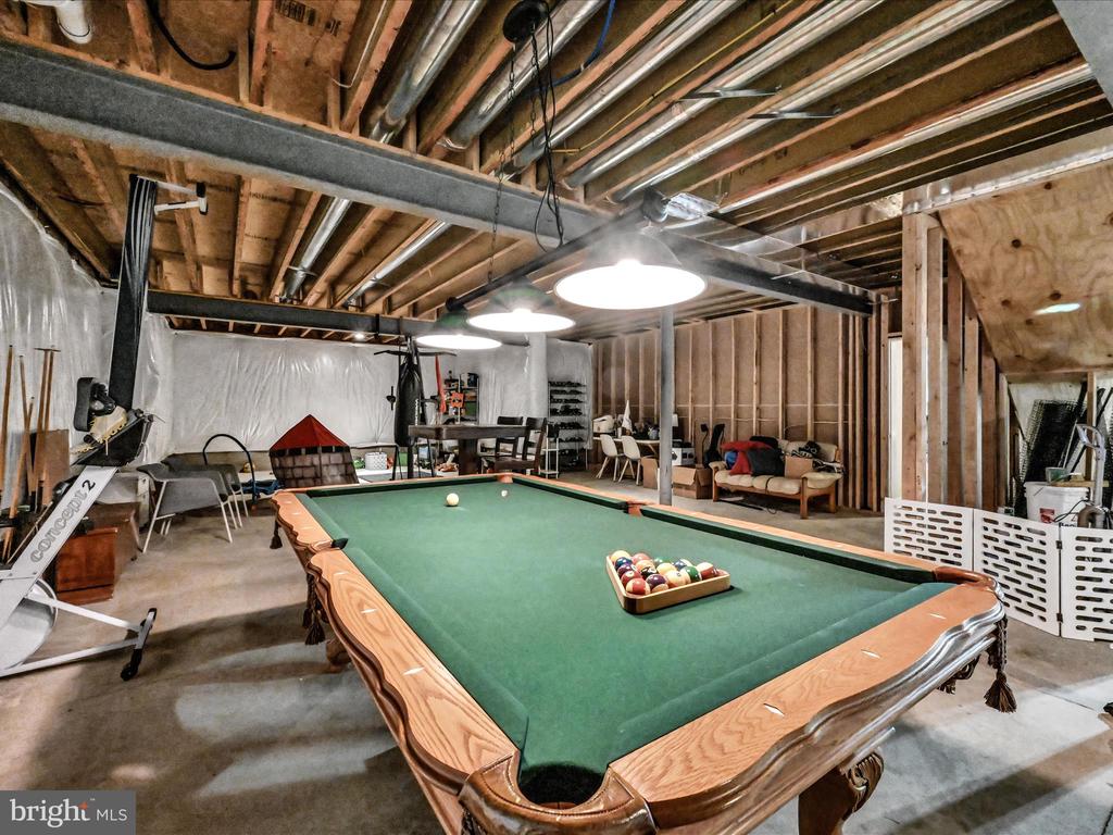 211 ARROWWOOD LANE