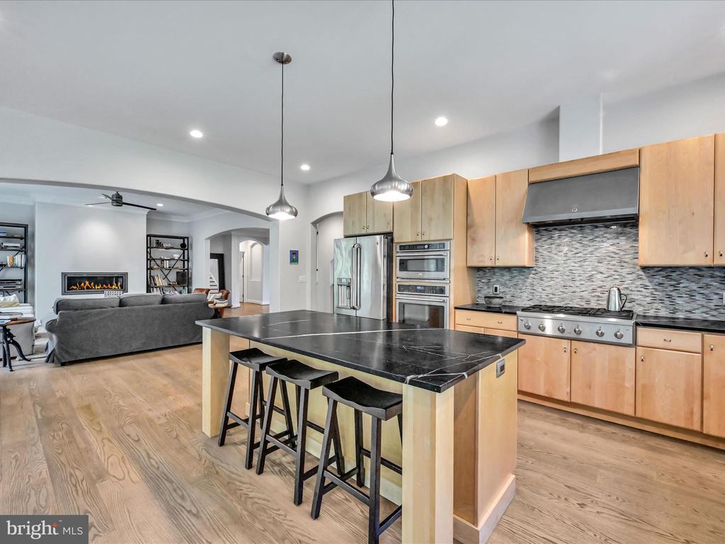 211 ARROWWOOD LANE