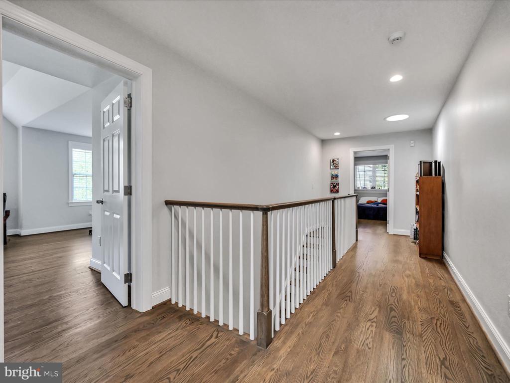 211 ARROWWOOD LANE