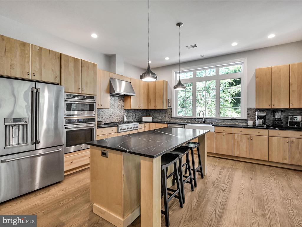 211 ARROWWOOD LANE