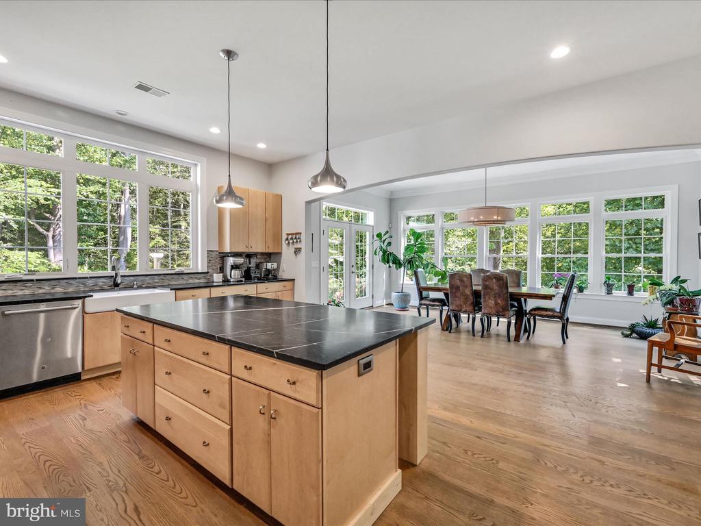 211 ARROWWOOD LANE