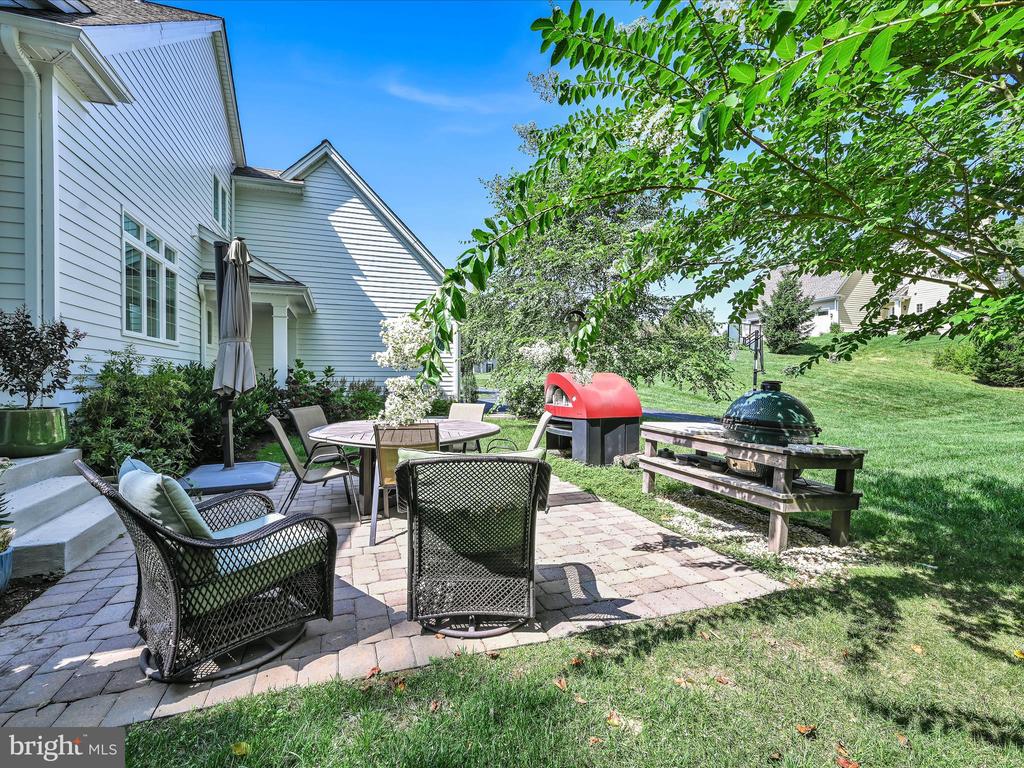211 ARROWWOOD LANE