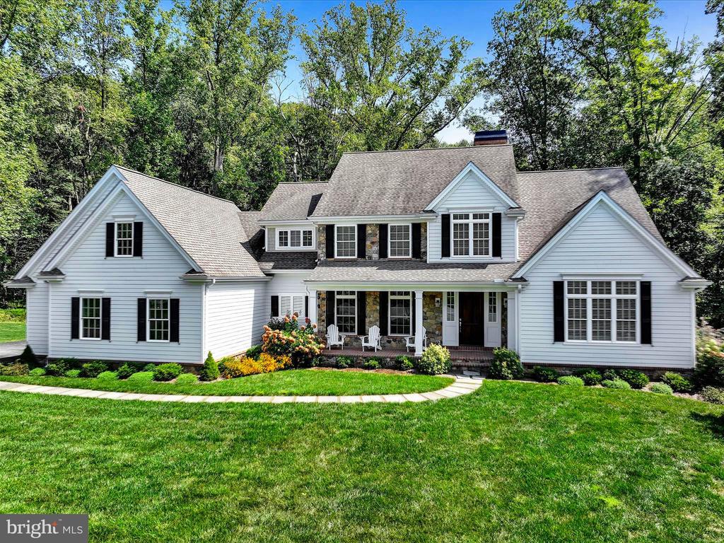 211 ARROWWOOD LANE