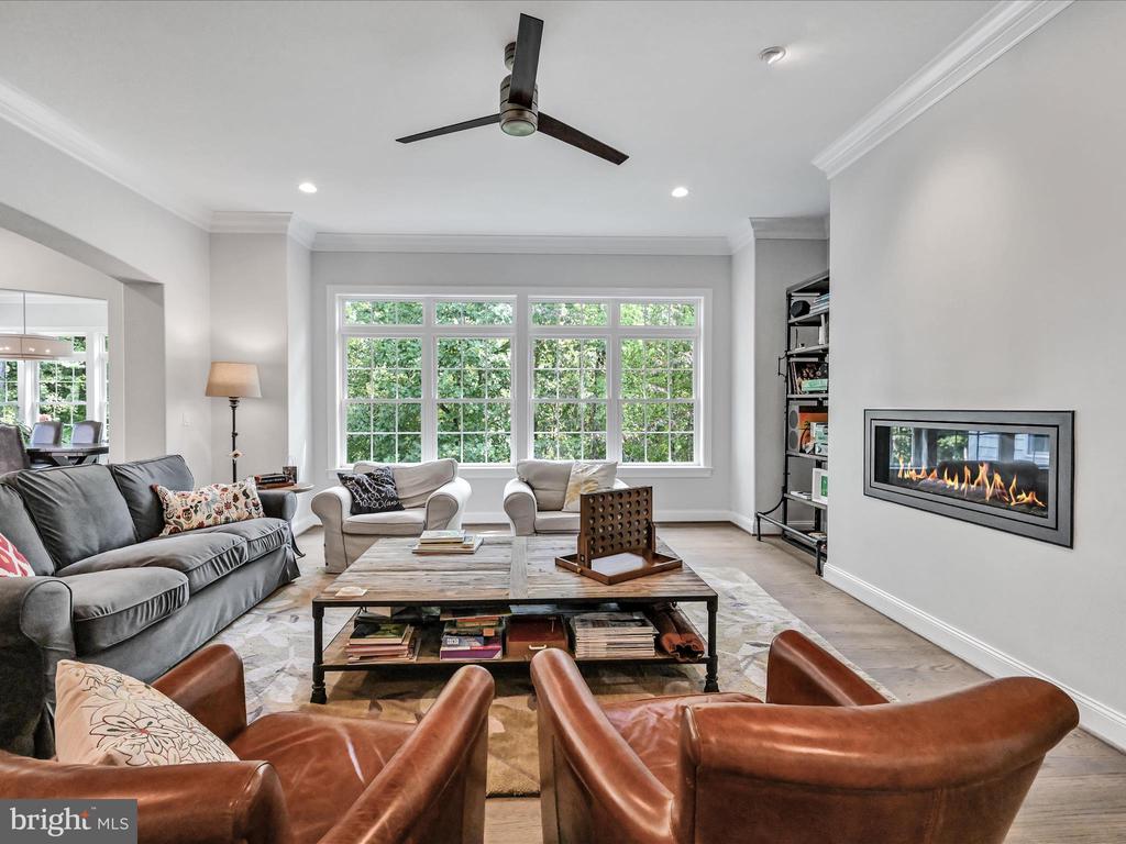 211 ARROWWOOD LANE