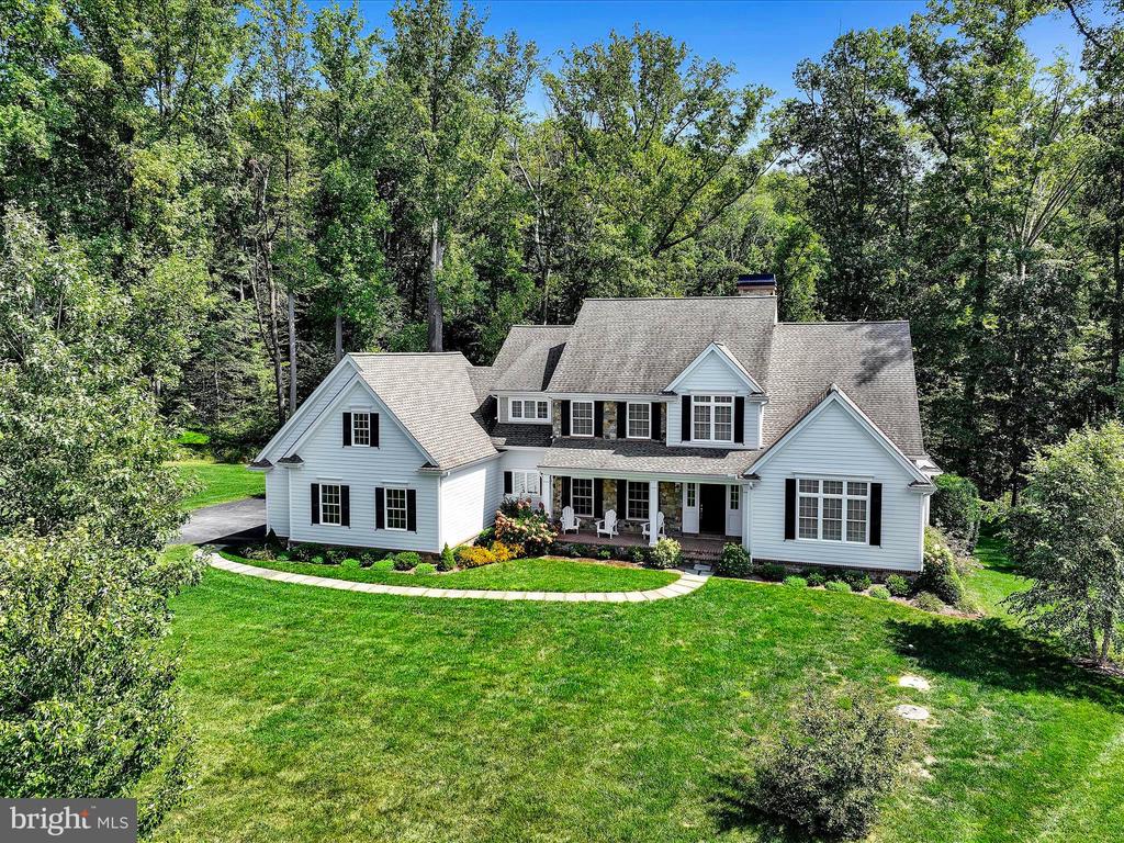 211 ARROWWOOD LANE