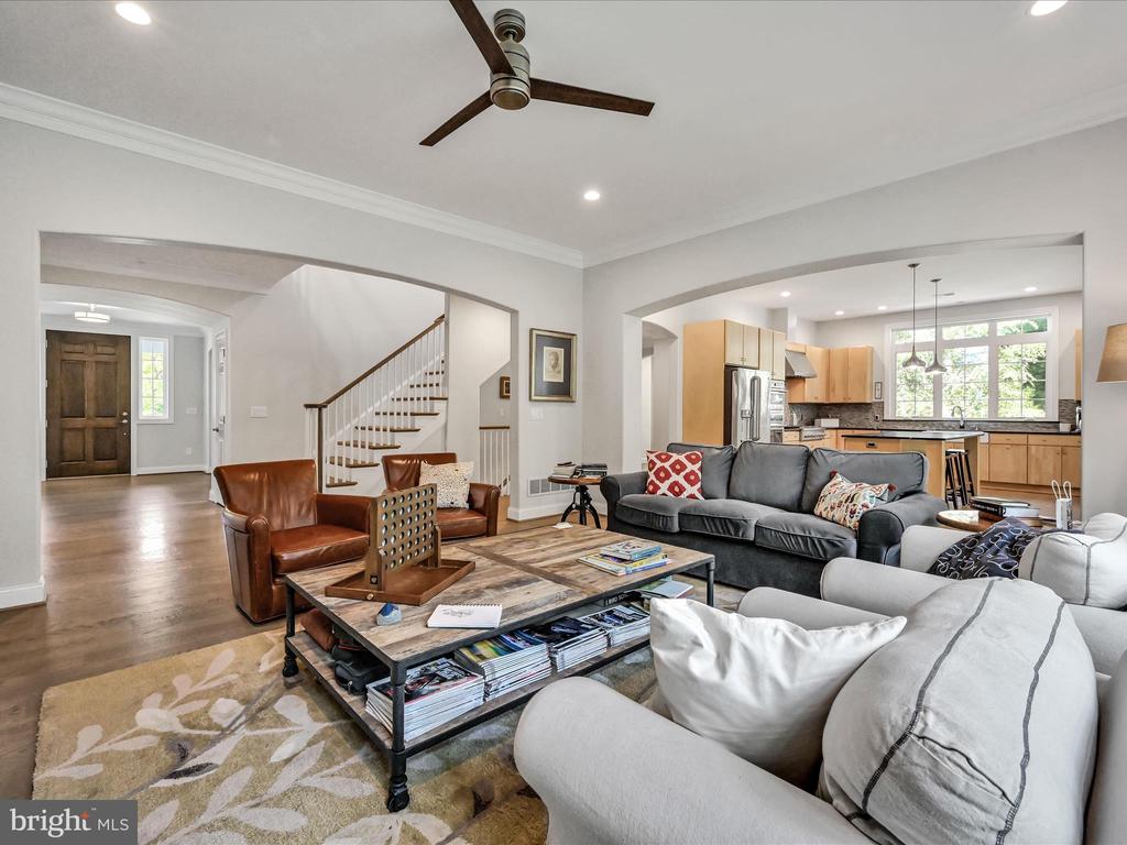 211 ARROWWOOD LANE
