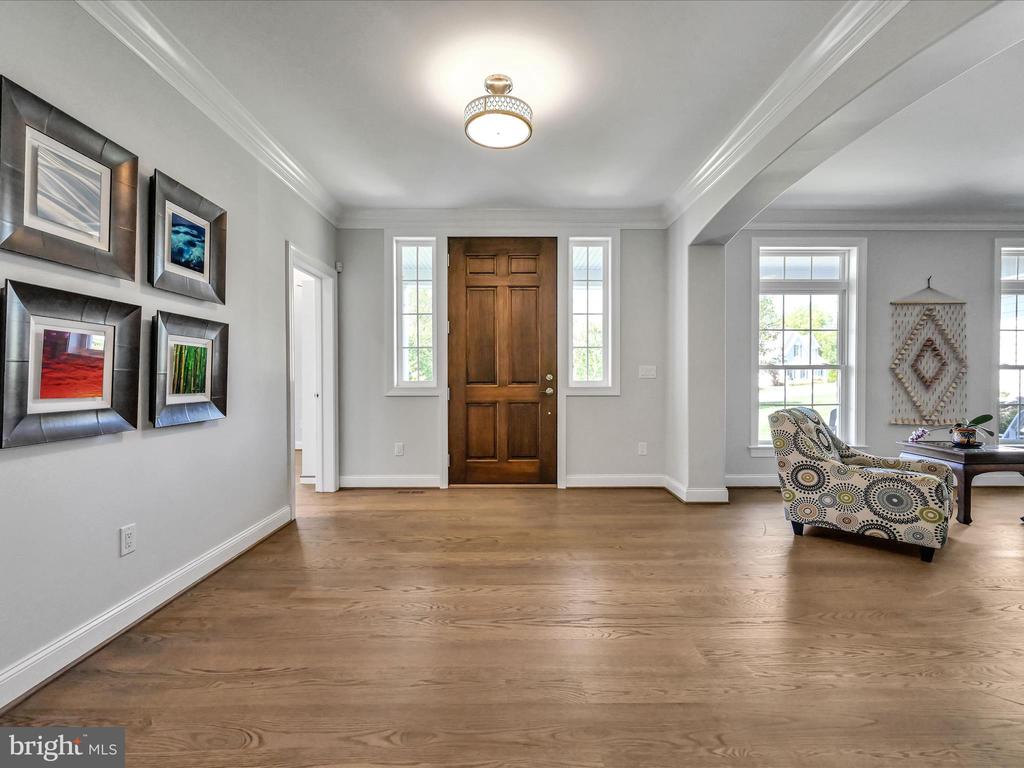 211 ARROWWOOD LANE