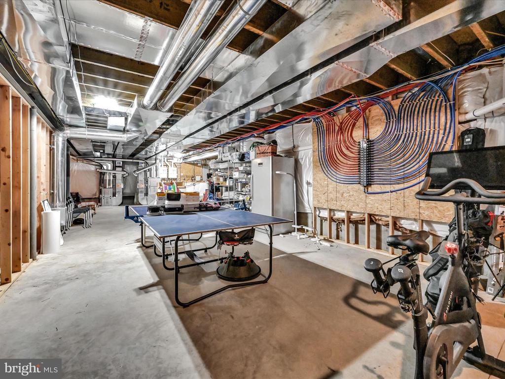 211 ARROWWOOD LANE