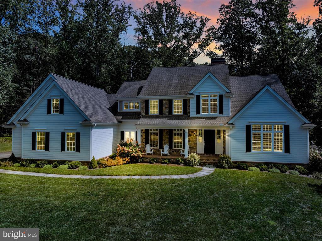 211 ARROWWOOD LANE