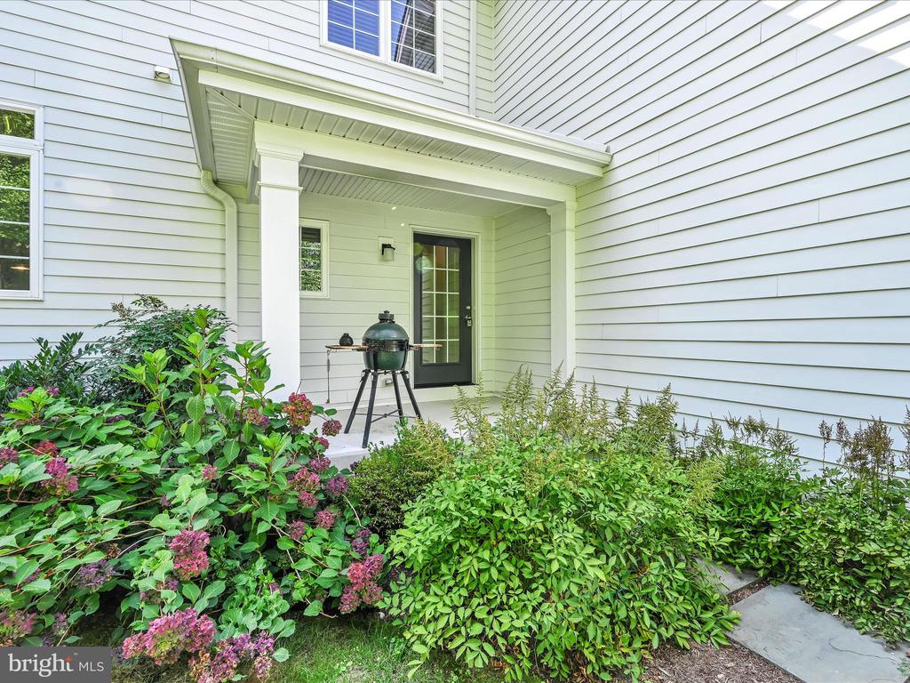 211 ARROWWOOD LANE