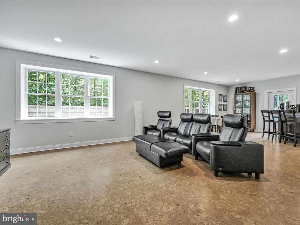 211 ARROWWOOD LANE