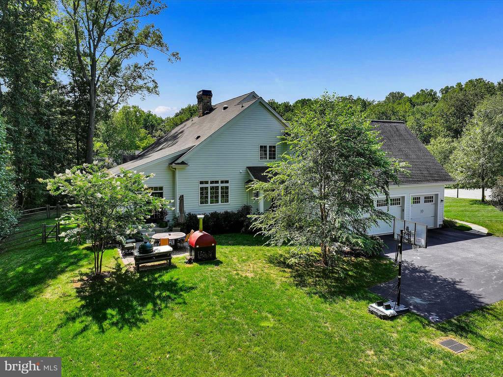 211 ARROWWOOD LANE