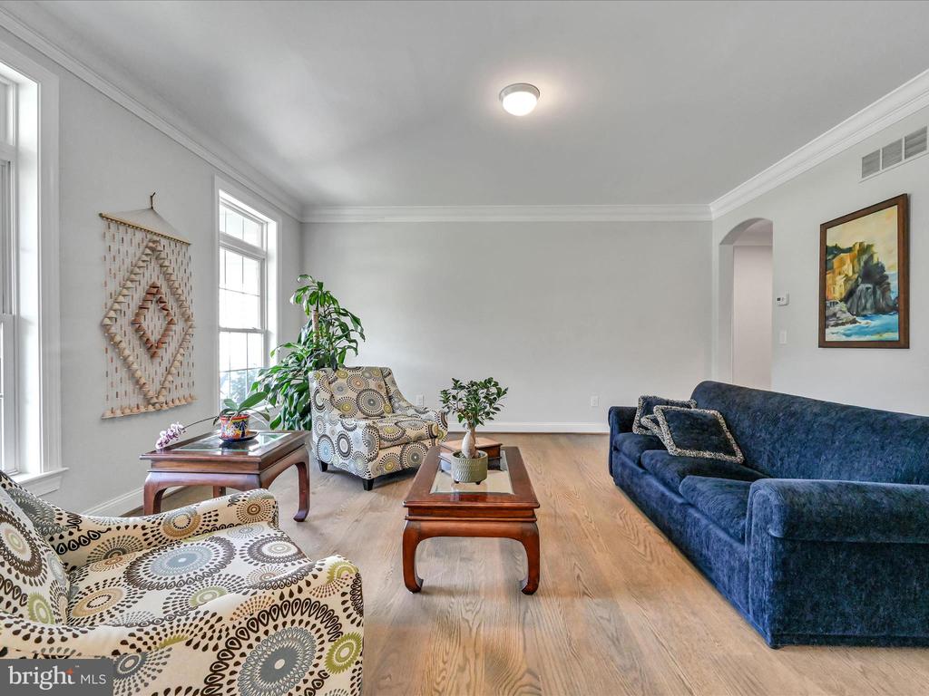 211 ARROWWOOD LANE