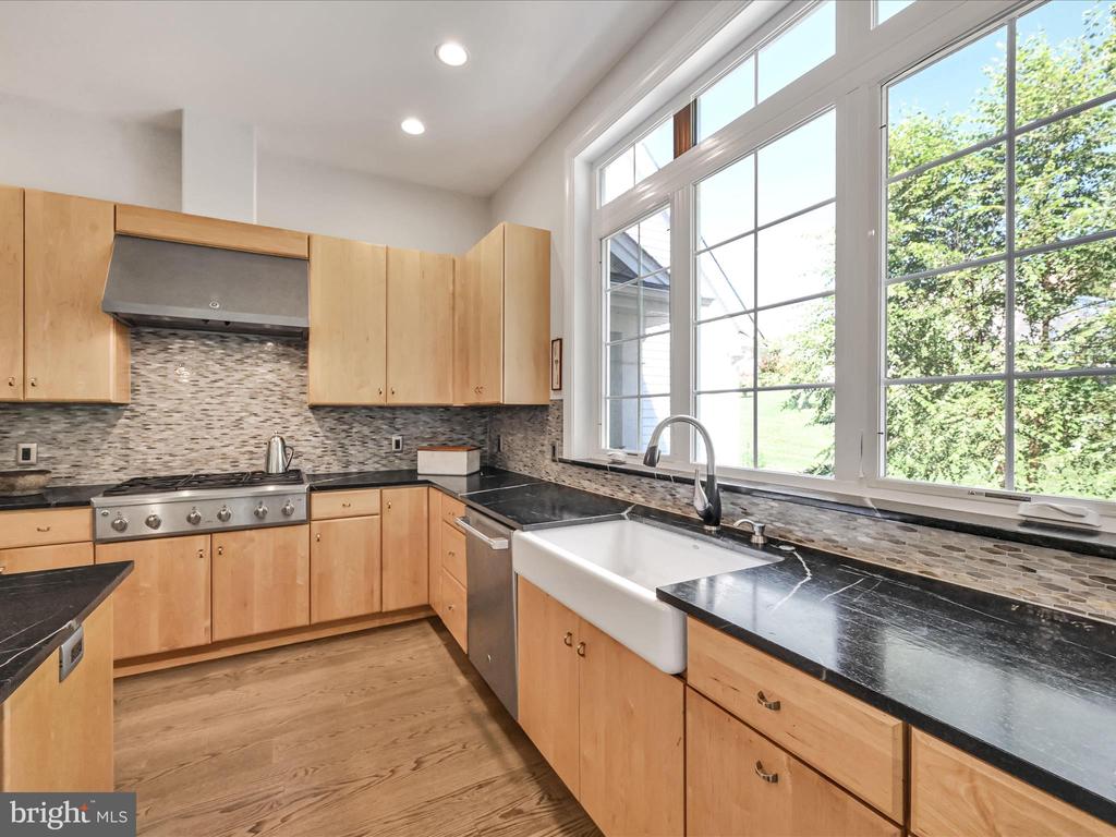 211 ARROWWOOD LANE