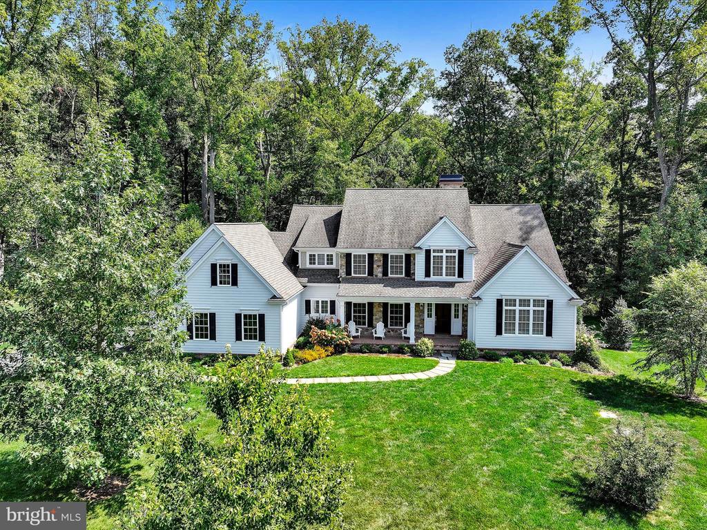 211 ARROWWOOD LANE