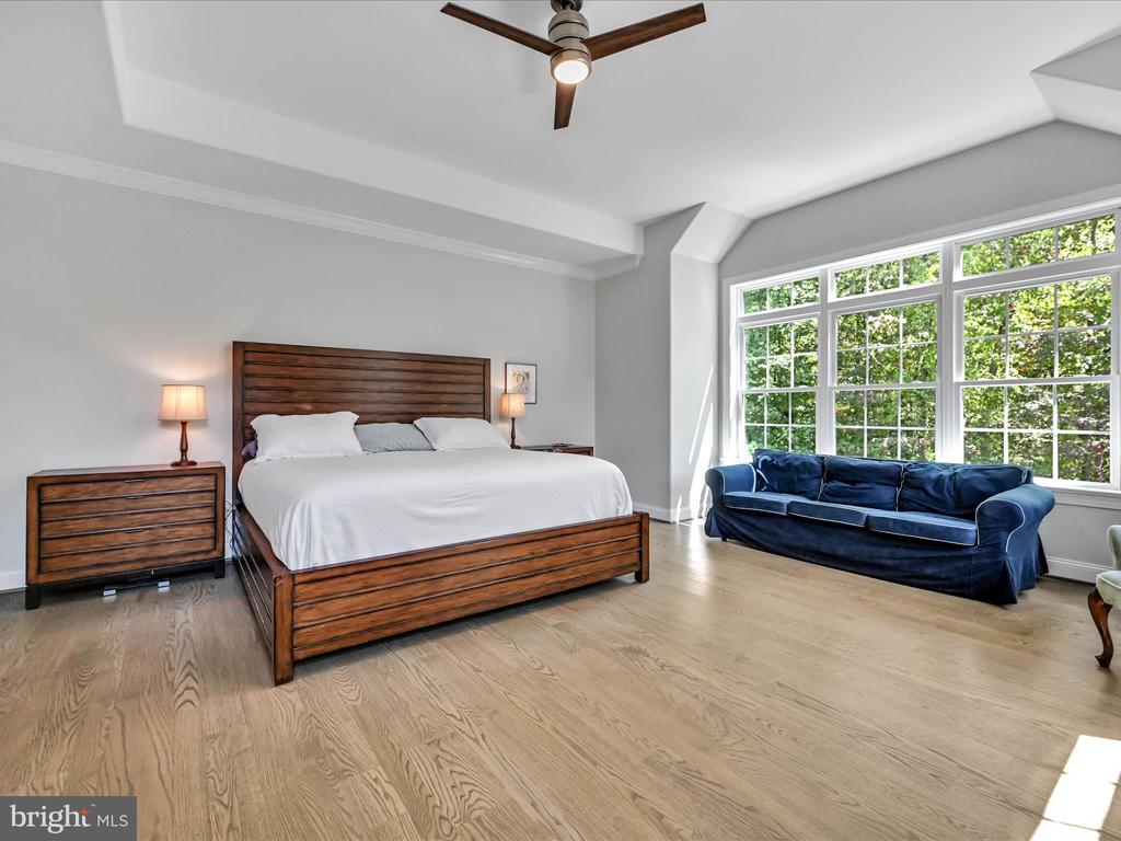 211 ARROWWOOD LANE