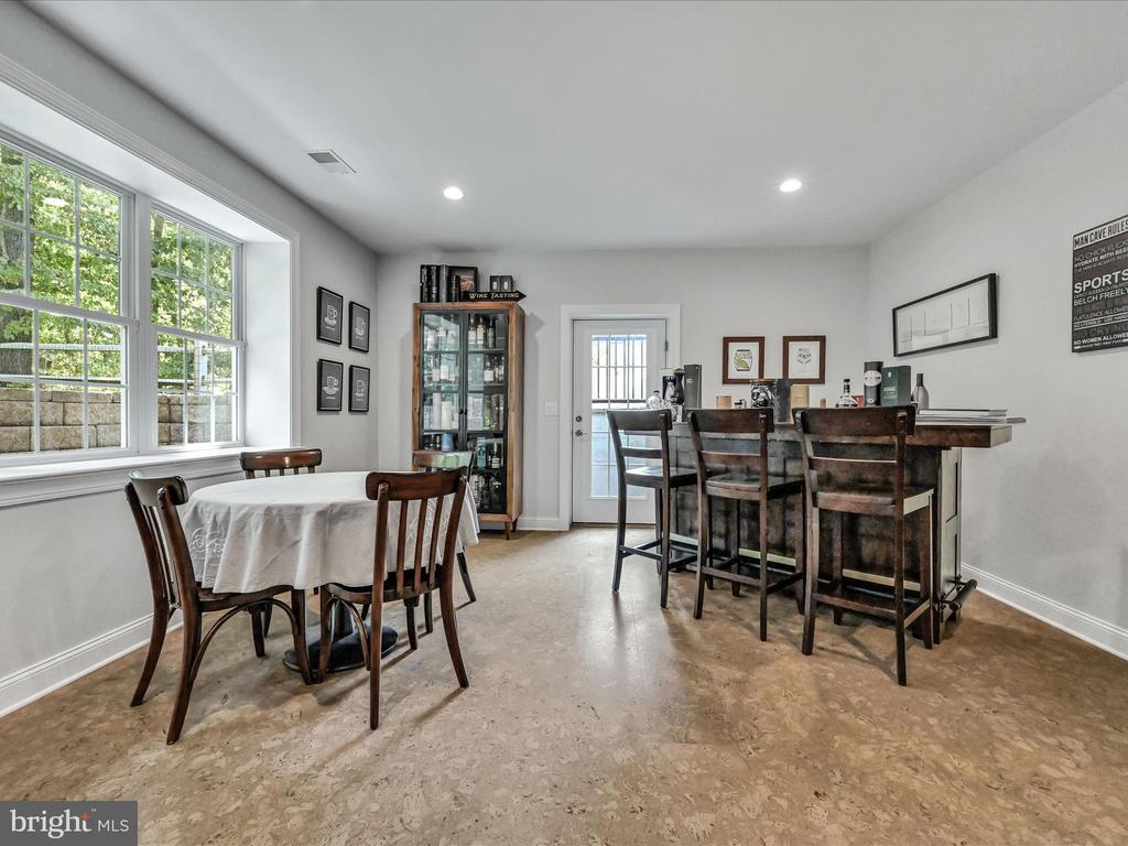 211 ARROWWOOD LANE