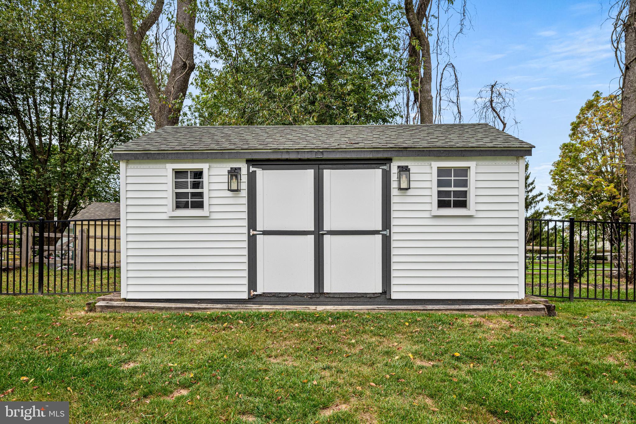 1230 N ASHBROOKE DRIVE