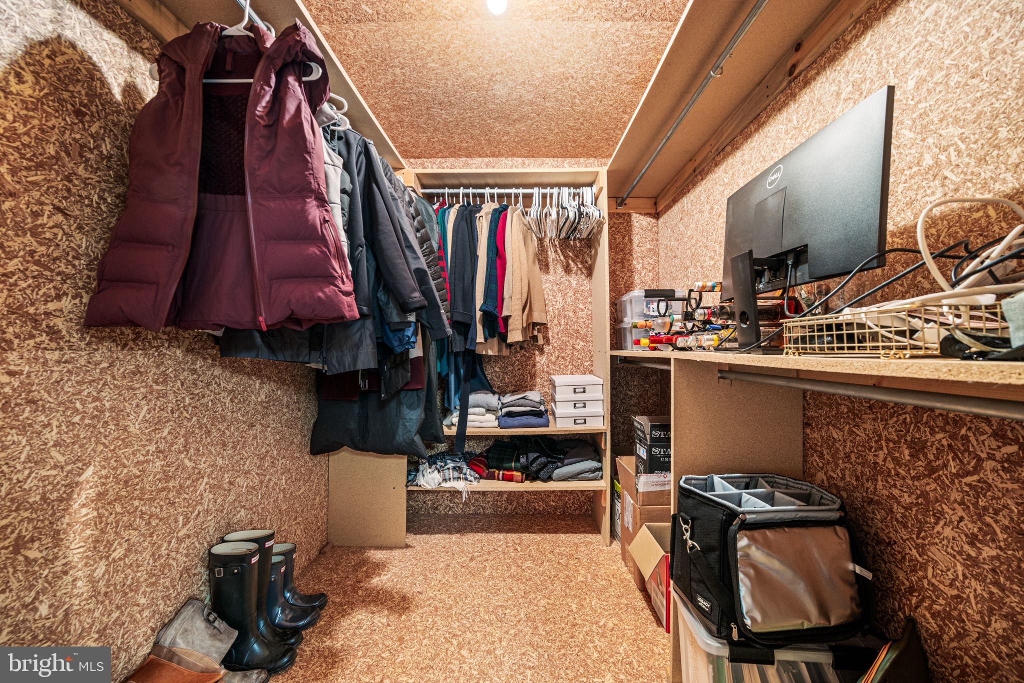 1230 N ASHBROOKE DRIVE