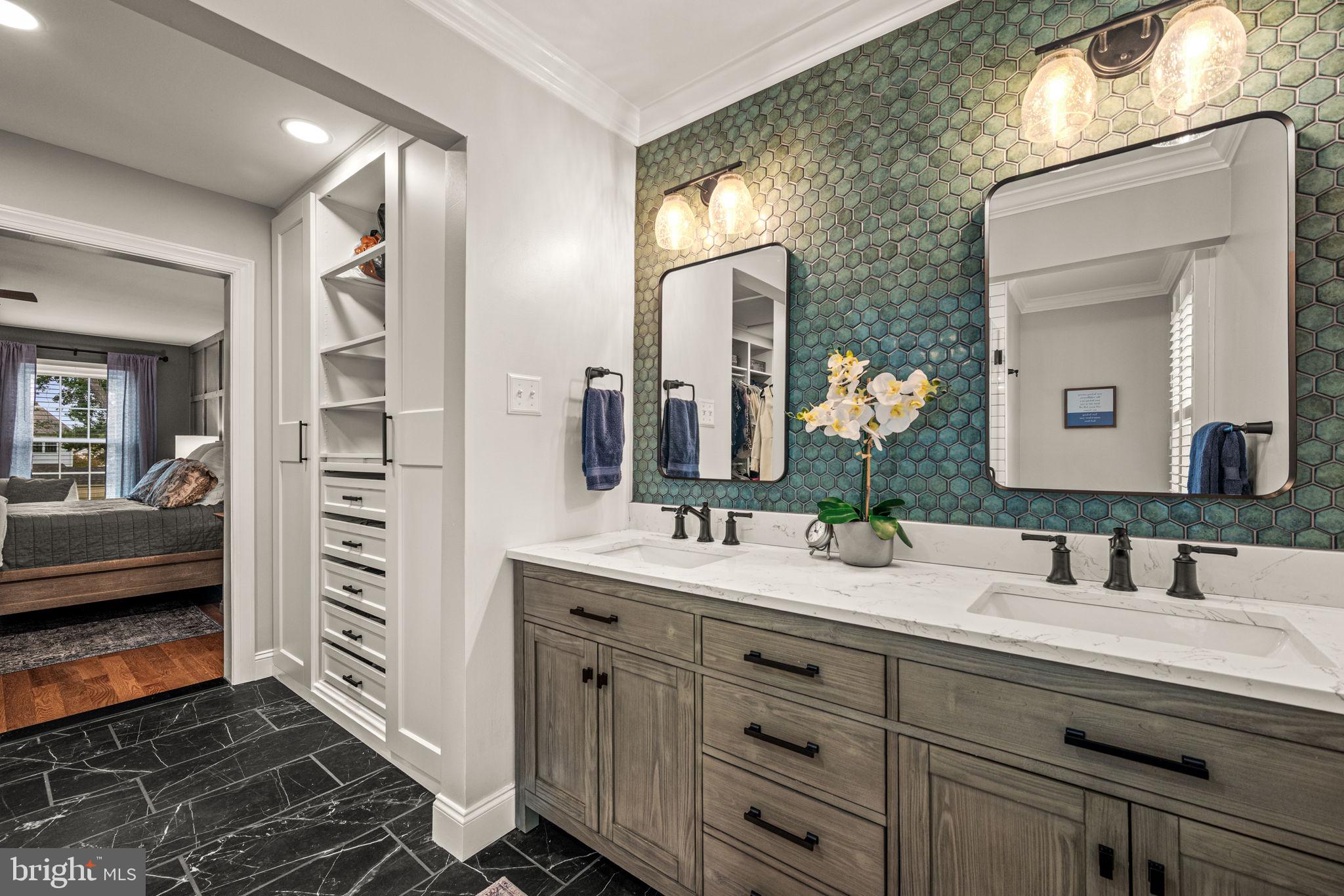 1230 N ASHBROOKE DRIVE