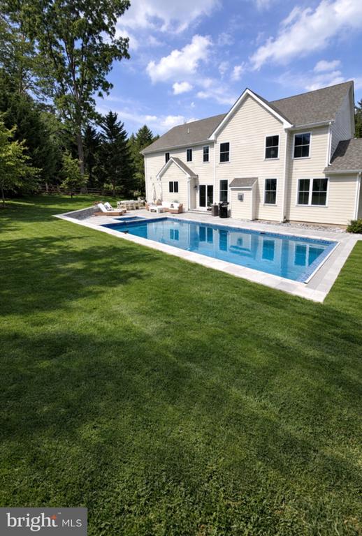 814 NEWTOWN ROAD