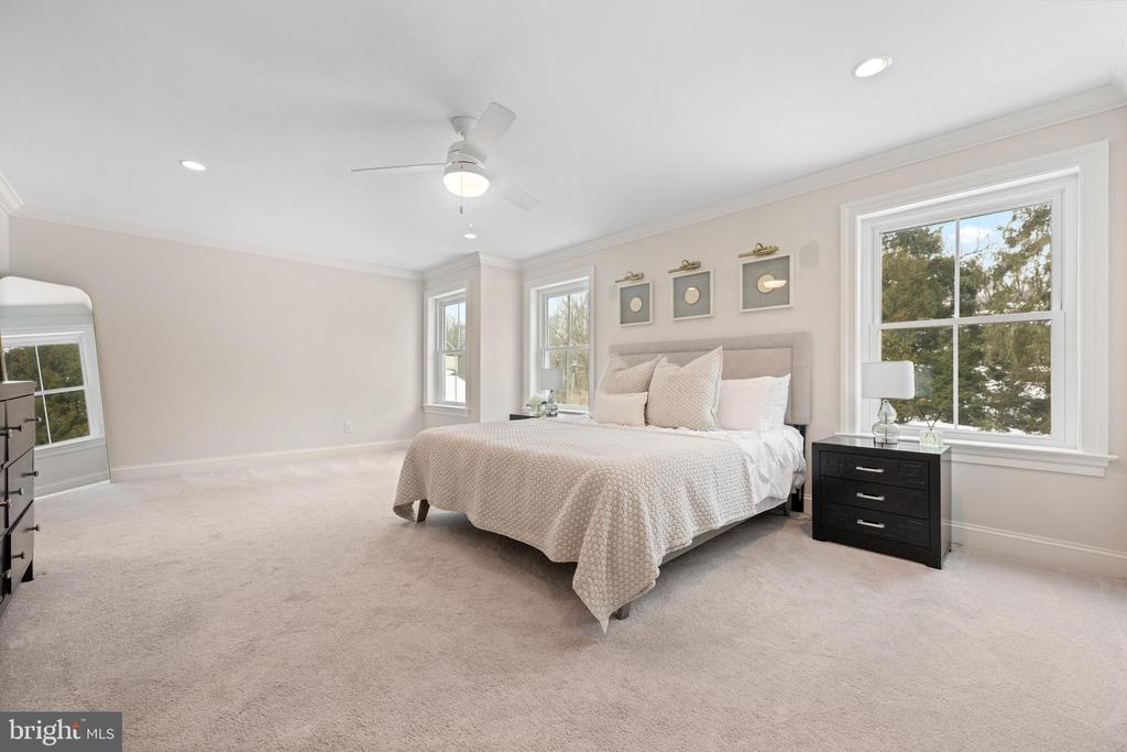 814 NEWTOWN ROAD