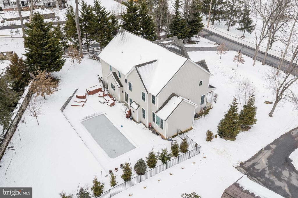 814 NEWTOWN ROAD