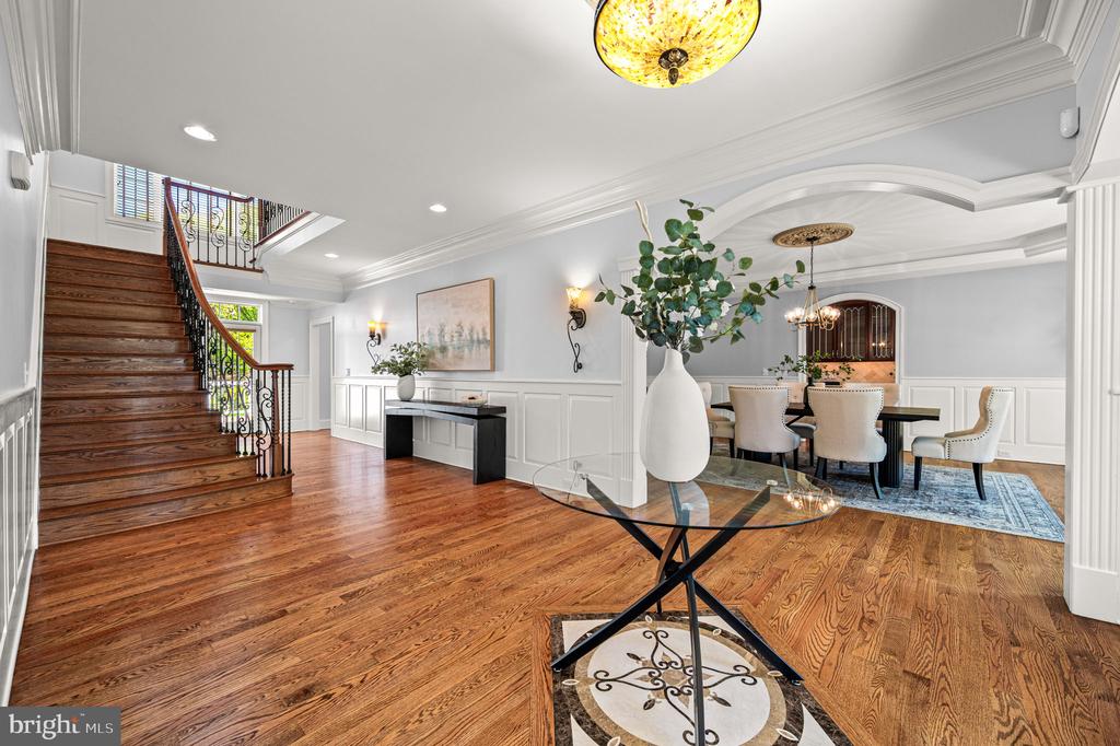 26 COLONIAL DRIVE