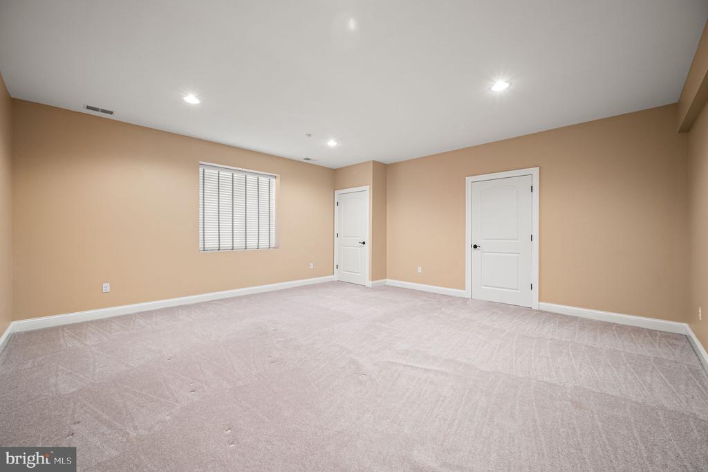 26 COLONIAL DRIVE