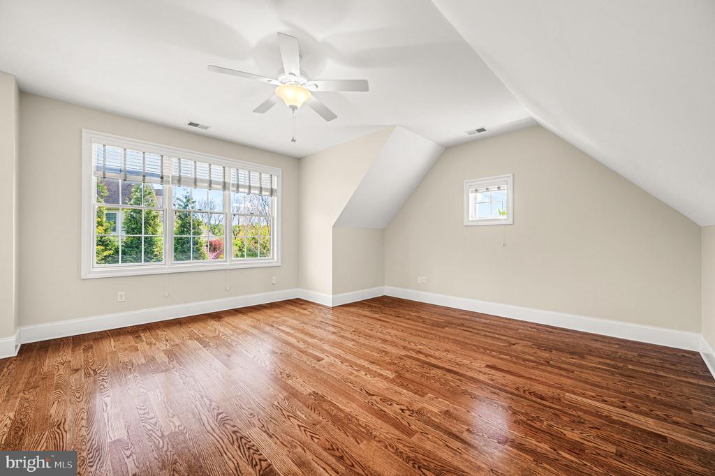 26 COLONIAL DRIVE