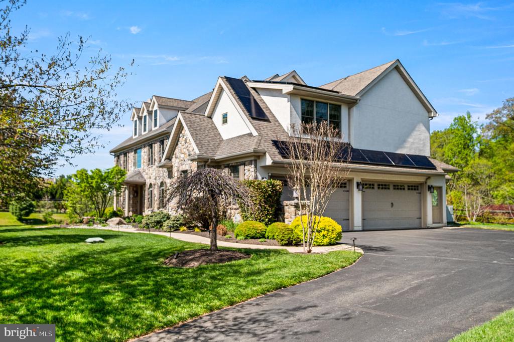 26 COLONIAL DRIVE