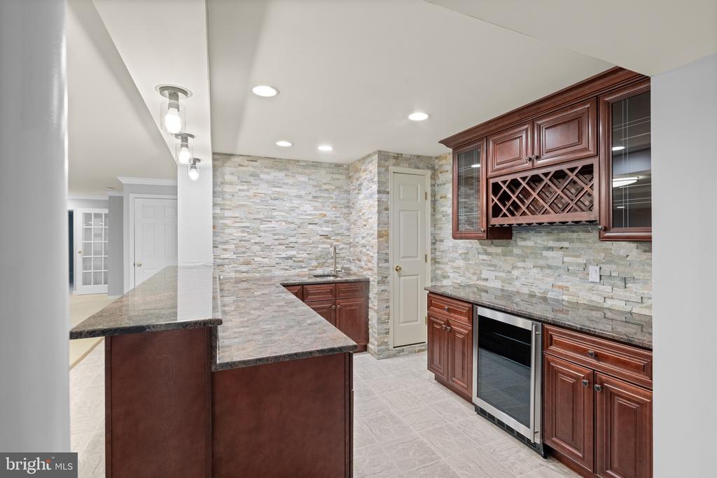1285 FARM ROAD