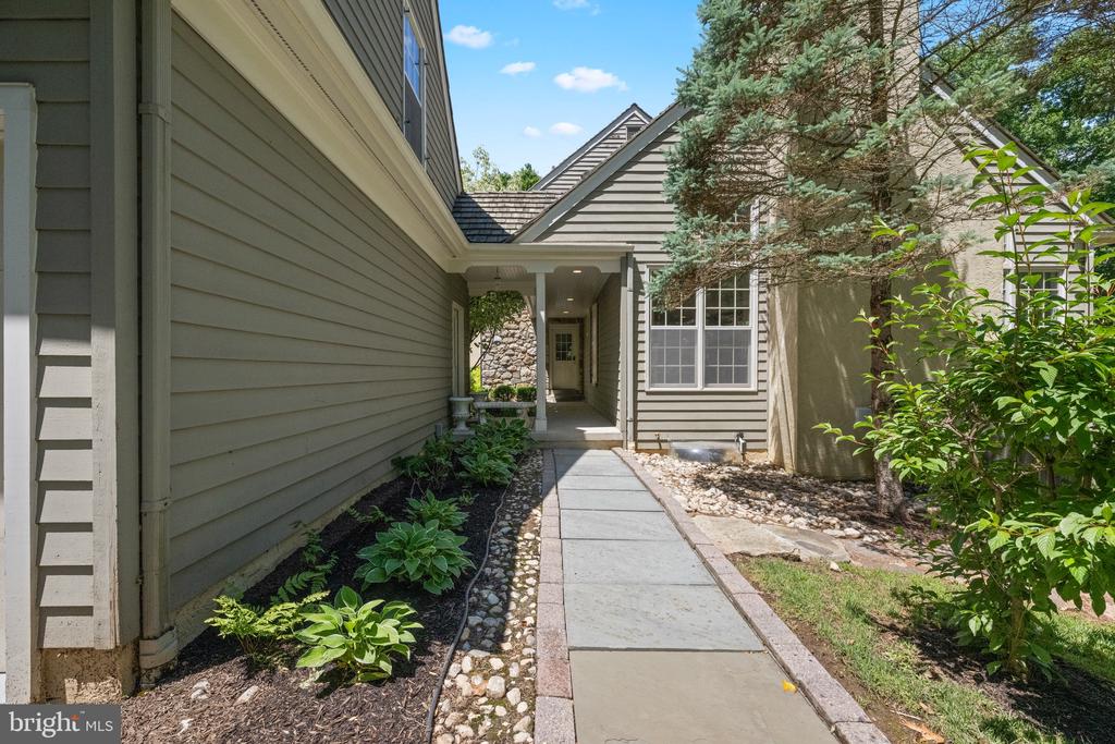 1285 FARM ROAD