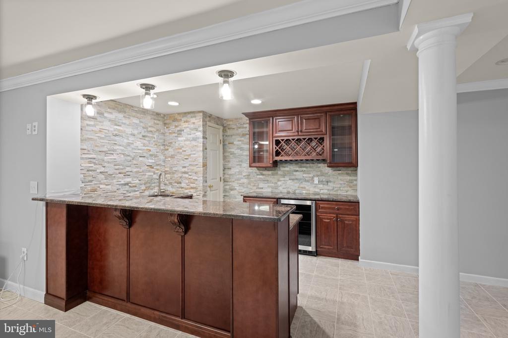 1285 FARM ROAD