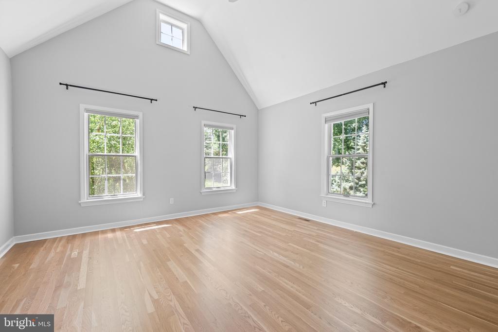 1285 FARM ROAD