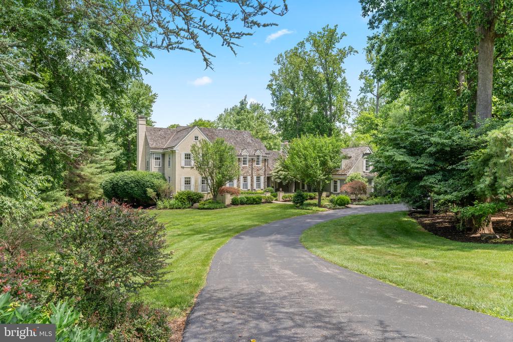 1285 FARM ROAD