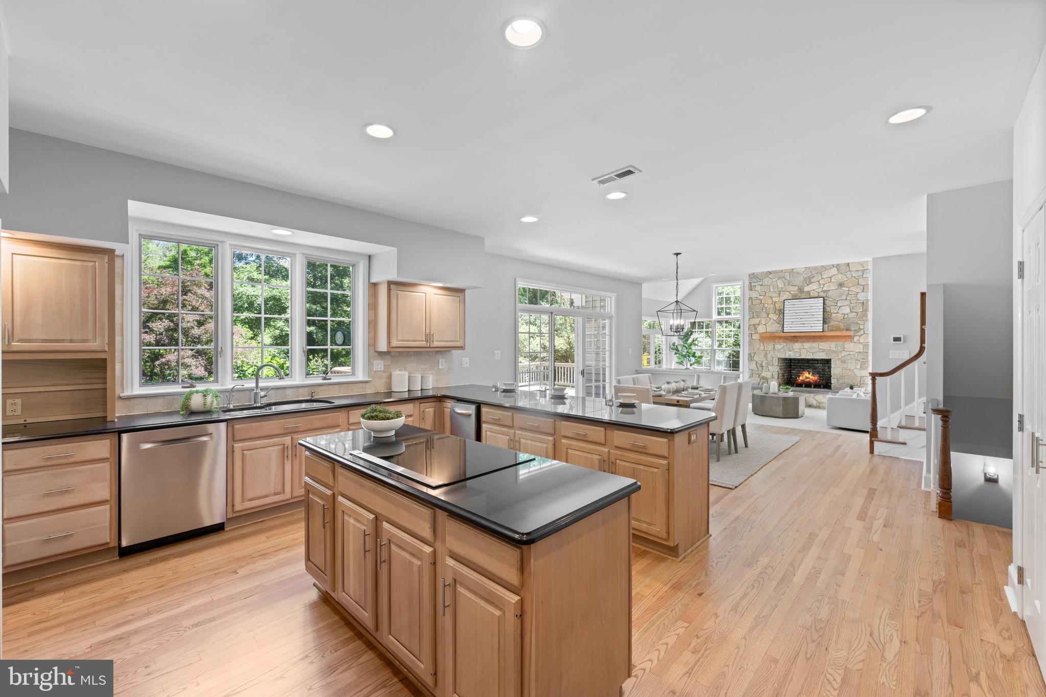 1285 FARM ROAD