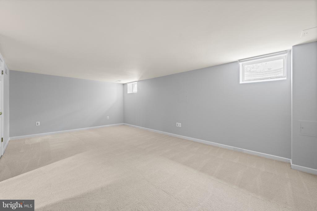 1285 FARM ROAD