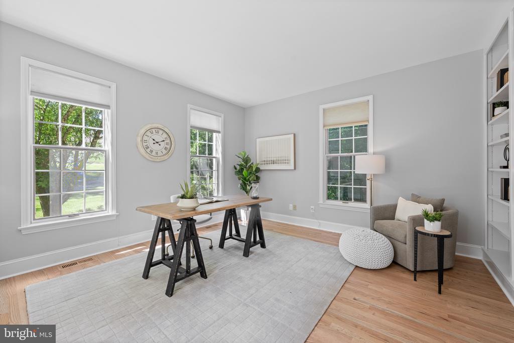 1285 FARM ROAD
