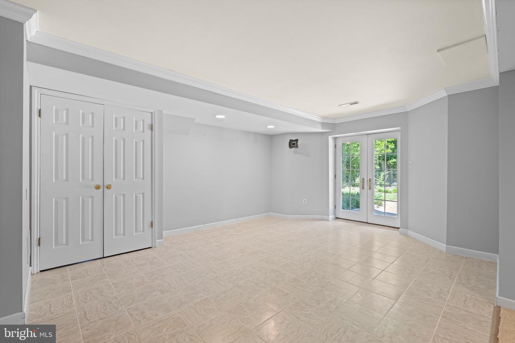 1285 FARM ROAD