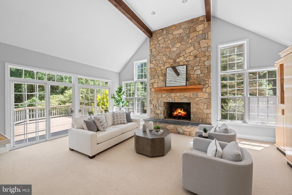 1285 FARM ROAD