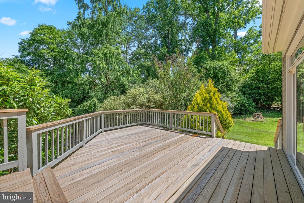 1285 FARM ROAD