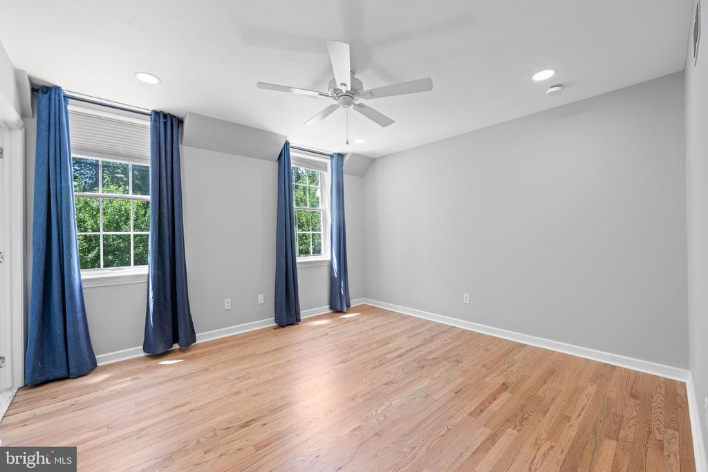 1285 FARM ROAD