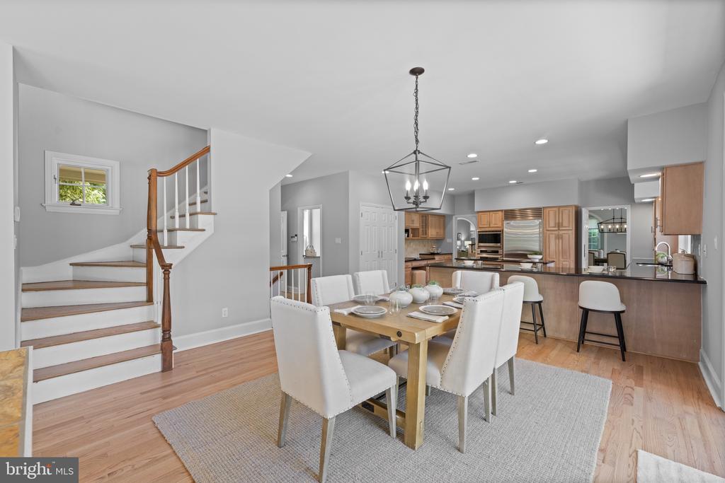 1285 FARM ROAD