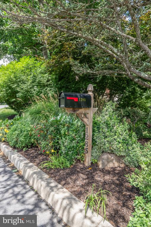 1285 FARM ROAD