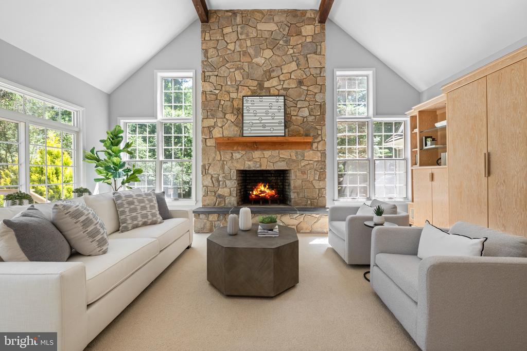 1285 FARM ROAD