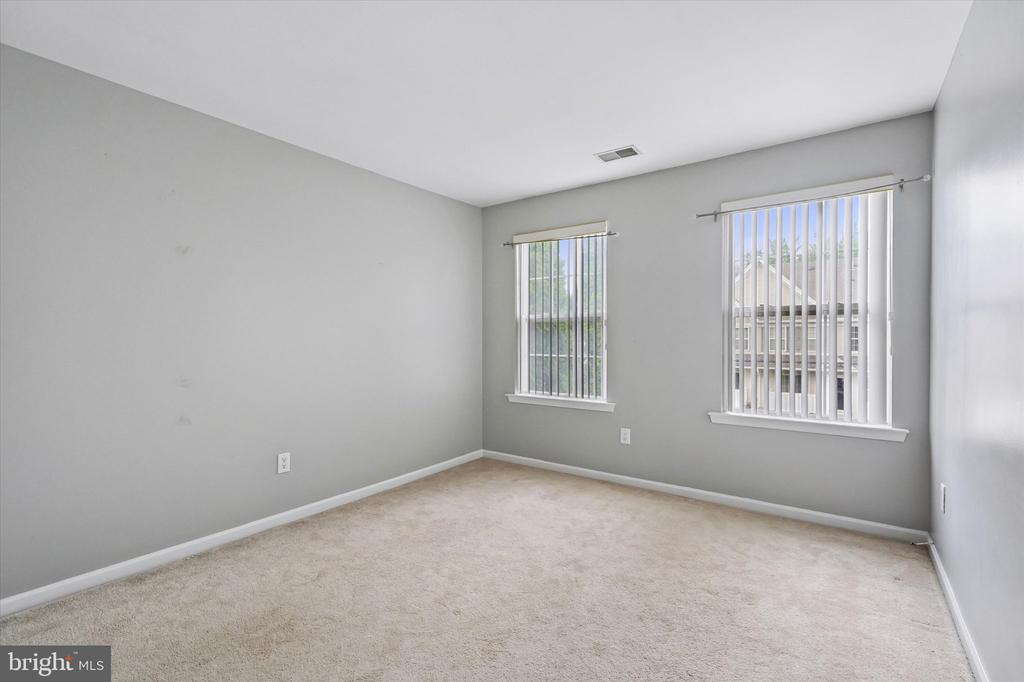 222 FLAGSTONE ROAD Unit: 7