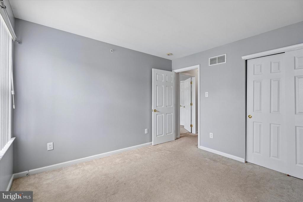 222 FLAGSTONE ROAD Unit: 7