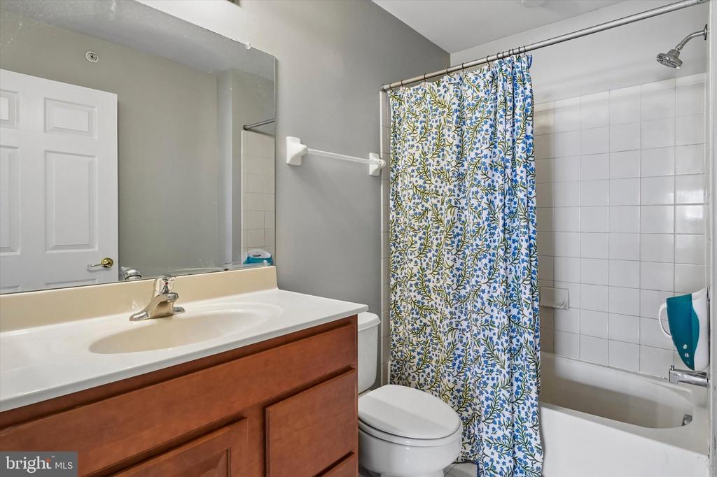 222 FLAGSTONE ROAD Unit: 7