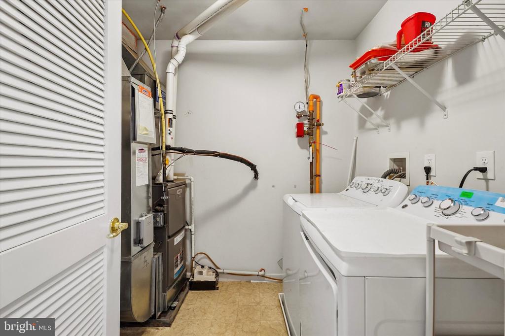 222 FLAGSTONE ROAD Unit: 7